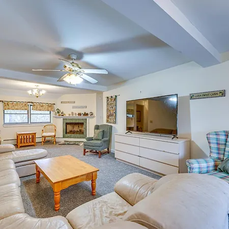 Spacious Ludlow Hideaway Less Than 1 Mi To Okemo Mountain!